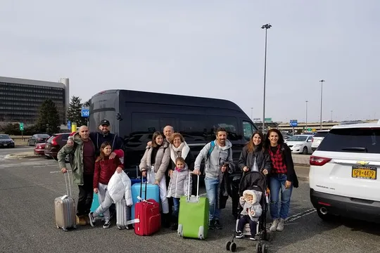 Traslado Privado del Aeropuerto EWR a Hoteles en NYC cada hora