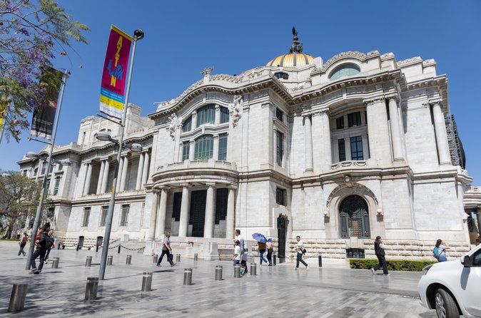 Art, Snack & Drinks in the Heart of Mexico City