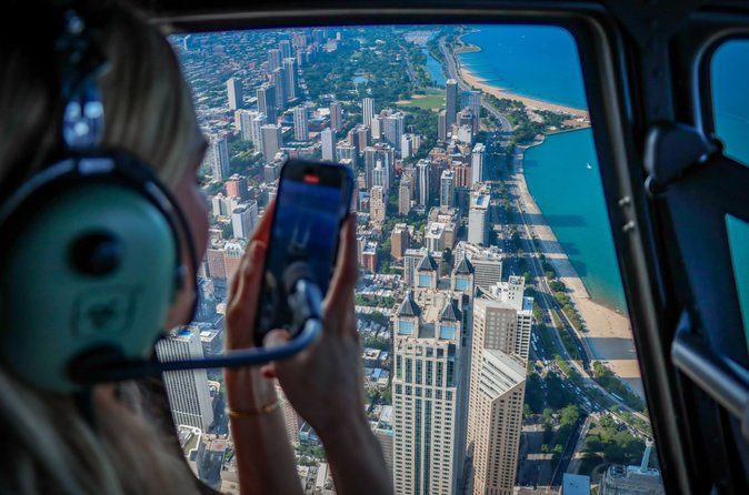 Chicago Helicopter Tour: City to Shoreline