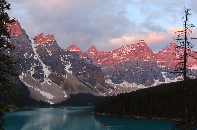 Moraine Lake and Lake Louise Sunrise Tour with Breakfast