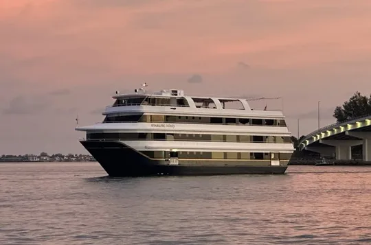 Evening Dining Yacht Cruise in Clearwater Beach