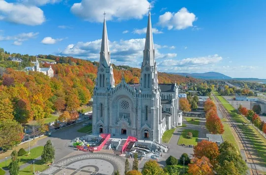 Private Tour Montmorency Falls, Basilica & Orleans Island