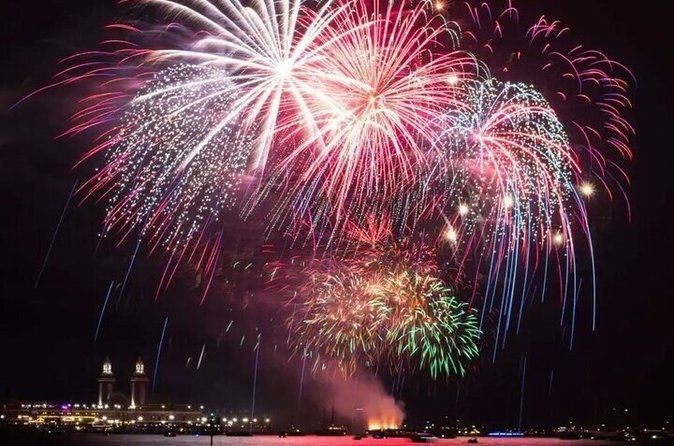 Spectacular Lake Michigan/Skyline Fireworks Party Cruise