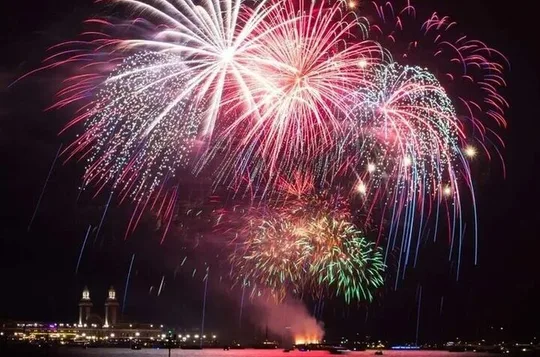 Spectacular Lake Michigan/Skyline Fireworks Party Cruise