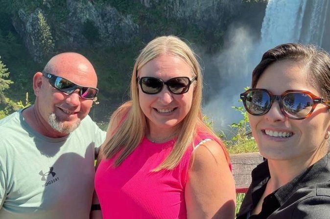 From Seattle to Snoqualmie Falls and Wineries Private Tour