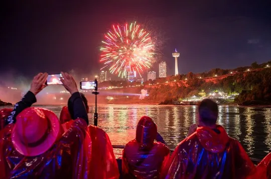 Niagara Walking Tour and Fireworks Cruise