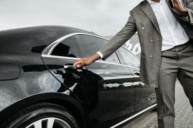 Private Airport Transfer: Hotel → Orlando Airport (MCO)