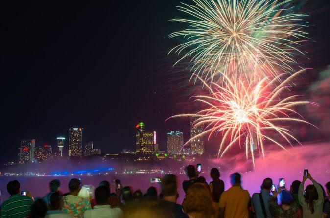 Niagara Falls Night Tour with Maid of the Mist and Fireworks