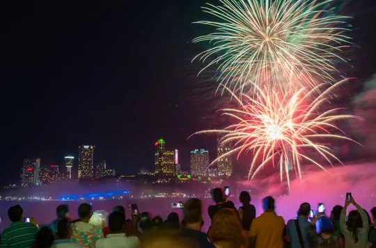 Niagara Falls Night Tour with Maid of the Mist and Fireworks