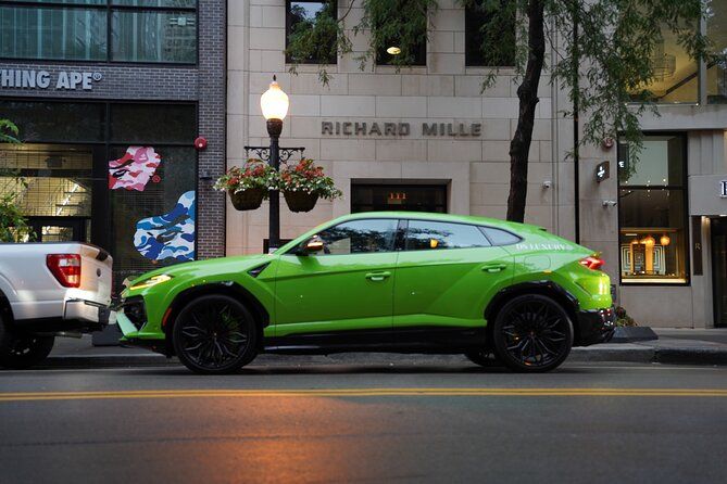 Downtown Chicago City Tour In a Lamborghini[60 Minute Experience]