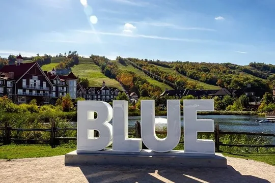 Blue Mountains Shuttle from Toronto – Village and Scenic Caves