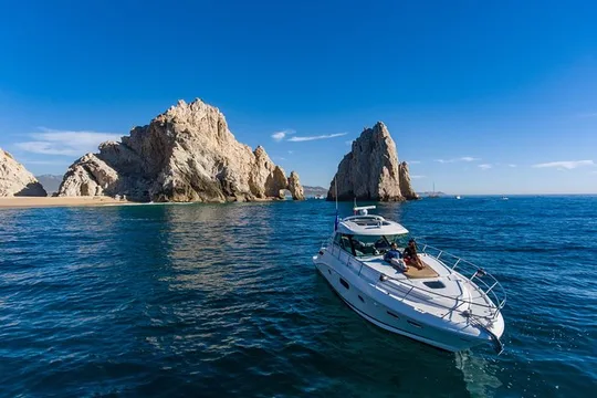 Los Cabos All-inclusive 3-hour VIP Luxury Yacht Charter