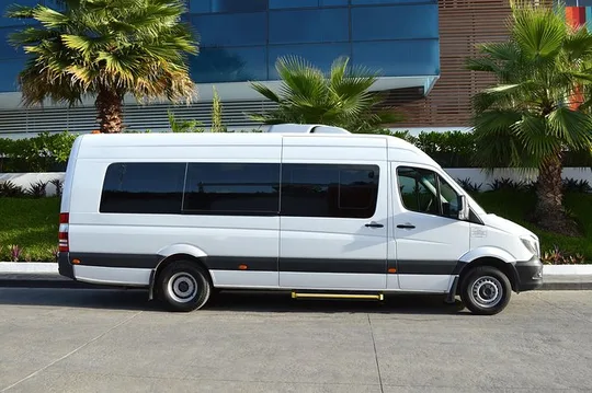 Shared Arrival Transfer: Los Cabos International Airport to Hotel