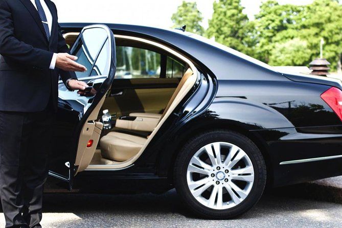 Mont-Tremblant to Montreal Airport private transfer - Sedan 3 passengers maximum
