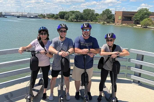 Green Bay E-Scooter Tour: Downtown & Fox River