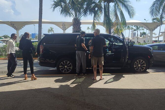 PVR VIP Round trip transfers Airport - Downtown - Airport