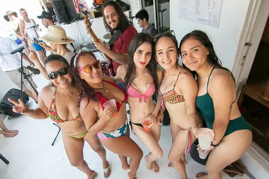 VIP on Cabo's floating concerts with open bar & BBQ