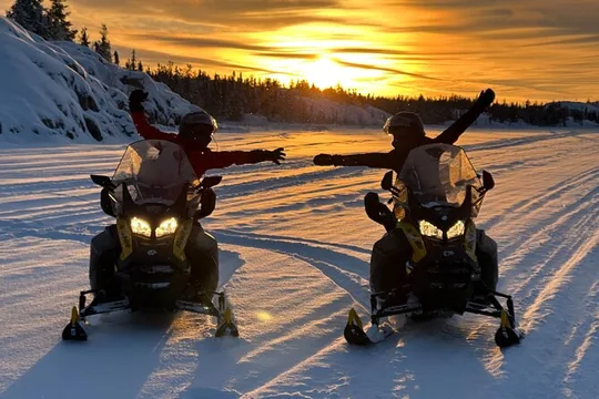 1 Hour Snowmobile Adventure in Yellowknife