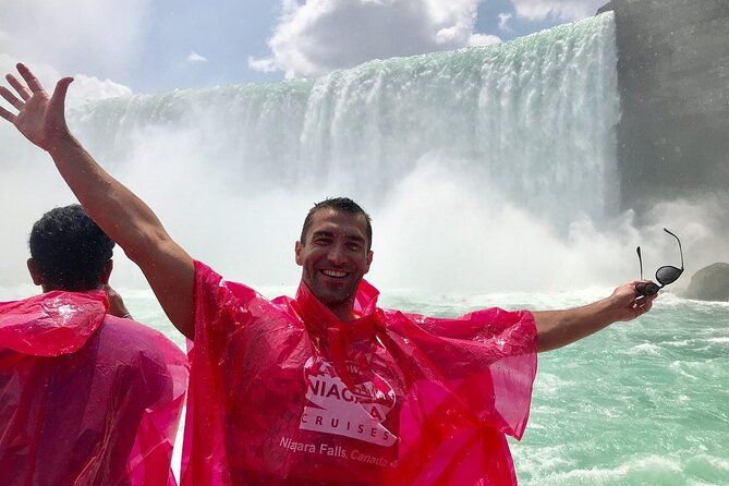 Niagara Falls Cruise and Scenic Walking Tour