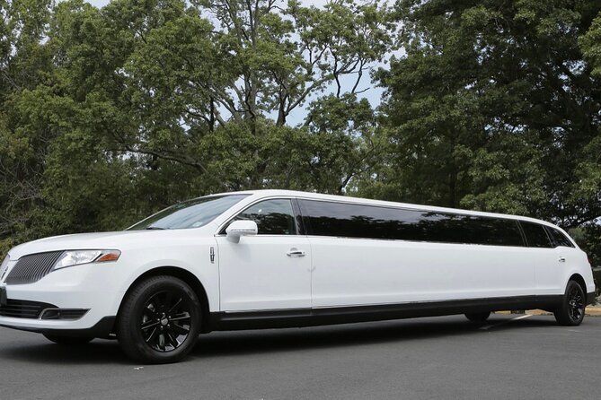 8 Passengers Transfer from or to Montreal Airport YUL to Montreal City Center