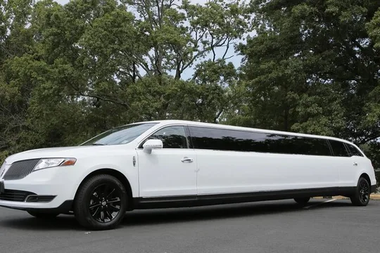 8 Passengers Transfer from or to Montreal Airport YUL to Montreal City Center