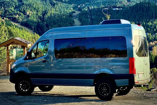 Private Whistler to YVR – 4x4 Vans for Up to 8 | Award-Winning