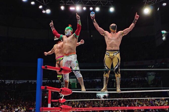 Even the Rudos Can't Resist the Tacos and Mezcal Fight Tour