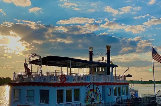 Missouri River Cruise Tour featuring Nardellos Pizza