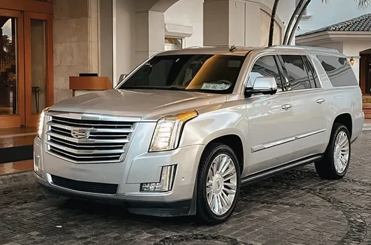 From Puerto Morelos: Private Deluxe Transport to Cancun Airport