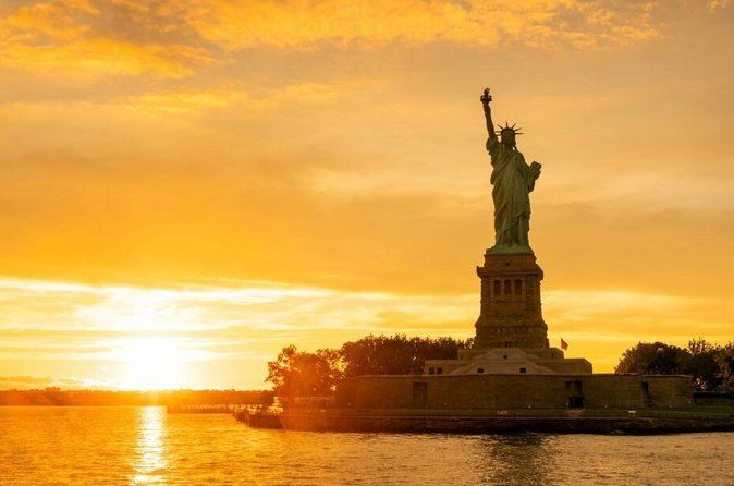 NYC 90-Minute Sunset Harbor Cruise: Statue of Liberty and Skyline
