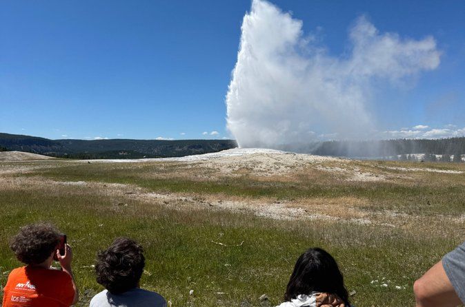 Old Faithful Yellowstone Half Day Express Tour
