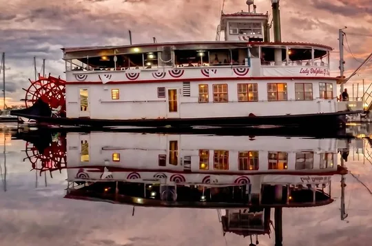 Daytona Beach Dinner Cruise on the Lady Dolphin