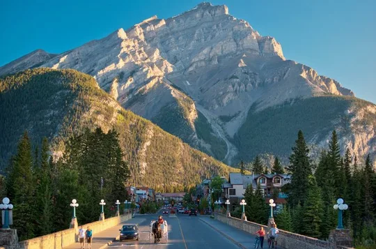 Private Banff Town, Moraine Lake & Lake Louise - From Calgary