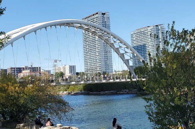 Highlights of Toronto city tour with private transfers