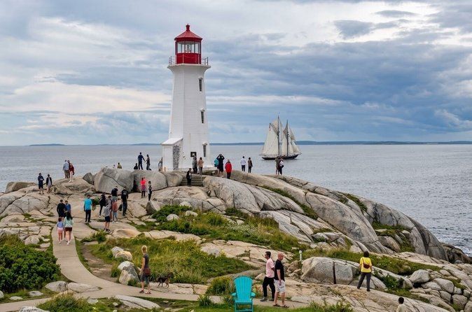 Peggy's Cove and Halifax Highlights Sightseeing Tour