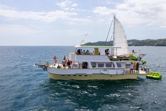 Chica 55ft YACHT VIP ALL INCLUSIVE 7-HOUR TOUR TO YELAPA