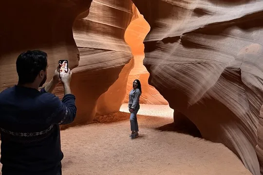 Page: Hogan Upper Antelope Canyon Tour