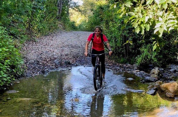 Cross-country ride to St. Domingo Tomaltepec's dam & Monkey-tree