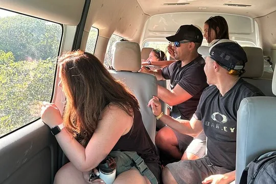 The day your way Custom Van Ride, Para sa 8 Pasahero.