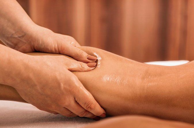 60 Minutes of Relaxation with Warm Oils and Hot Towels Massage