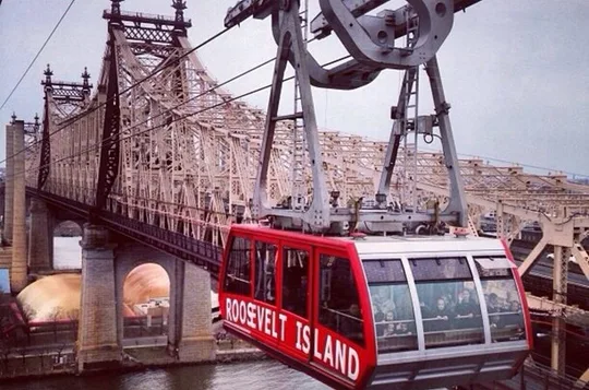 Panoramic Tram Ferry and Bus Tour in Spanish from New York City