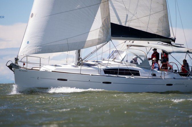 Scenic Sailing Experience in Vancouver with Local Captain