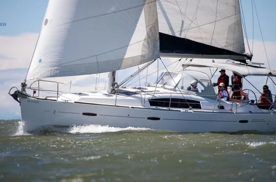 Scenic Sailing Experience in Vancouver with Local Captain