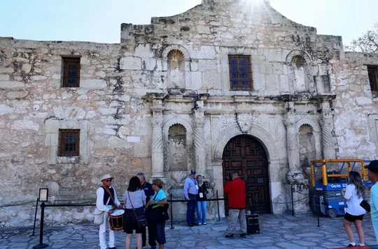 San Antonio and Missions Highlight Tour 3 Hours Small Group