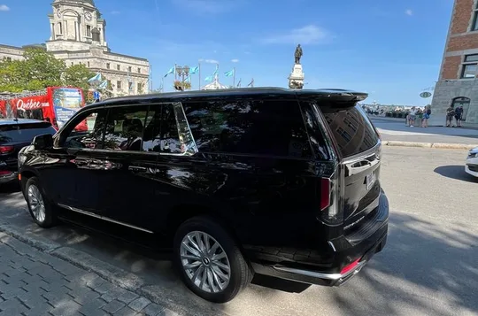 Montreal Private City Tour by Luxury SUV