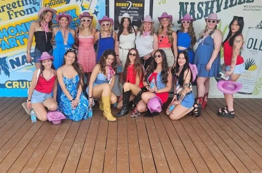 Nashville’s Big Green Tours: BYOB Private Party Bus Tour