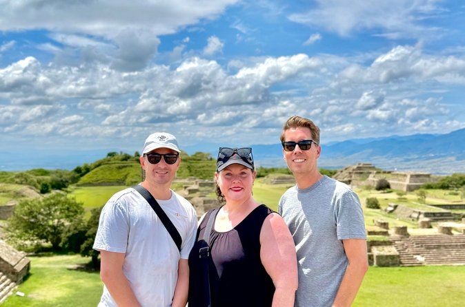 Private Tour: monte Albán Teotitlan del valle & Hierve el agua