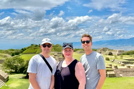 Private Tour: monte Albán Teotitlan del valle & Hierve el agua