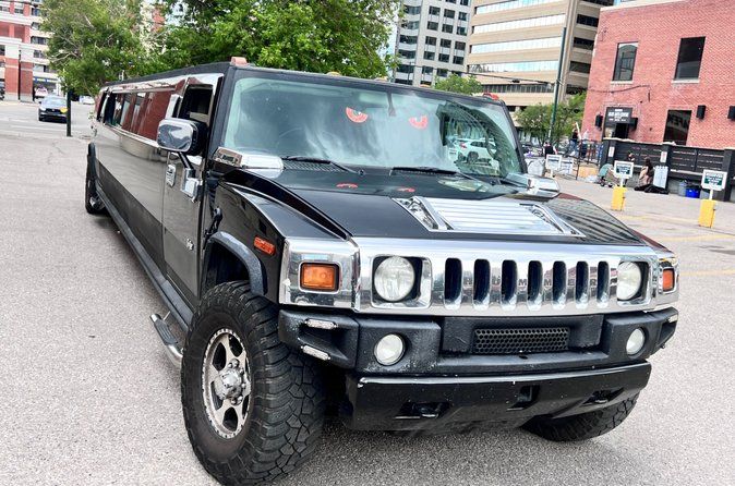 Limousine Sedan Airport Transfer Service in YYC Calgary Airport
