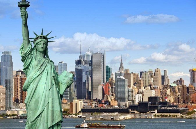 New York Statue of Liberty and Ellis Island Guided in spanish